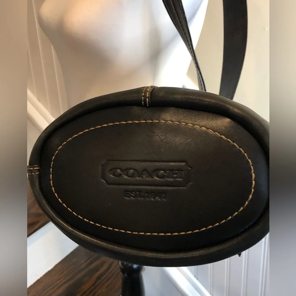 Vintage COACH Black Leather Duffle Exterior Zip Pocket Crossbody Shoulder Bag - Picture 4 of 15